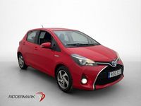 Begagnad Toyota Yaris Hybrid Active 101 HK (74 kW) 2014 Röd Halvkombi
