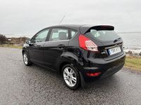 Begagnad Ford Fiesta Titanium 101 HK (74 kW) 2016 Svart Halvkombi