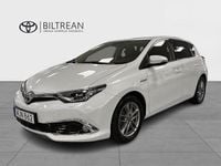 Begagnad Toyota Auris Hybrid Executive 136 HK (100 kW) 2017 Vit Halvkombi