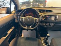 begagnad Toyota Yaris 5-dörrar 1.33 Dual VVT-i Bkam Dubb MoK 2013, Halvkombi