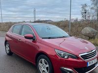 Begagnad Peugeot 308 131 HK (96 kW) 2015 Röd Halvkombi