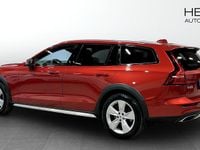 Begagnad Volvo V60 CC Momentum 190 HK (139 kW) 2020 Röd Kombi