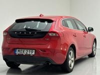 Begagnad Volvo V40 Momentum 120 HK (88 kW) 2015 Röd