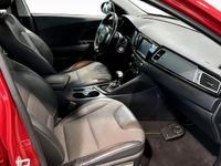 Begagnad Kia Niro 105 HK (77 kW) 2016 Röd SUV