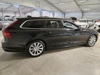 Begagnad Volvo V90 Momentum 198 HK (145 kW) 2022 Svart Kombi