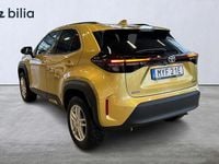 Begagnad Toyota Yaris Cross Edition 92 HK (67 kW) 2023 Gul SUV
