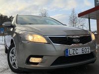 Begagnad Kia Ceed Sportswagon 128 HK (94 kW) 2011 Silver Kombi