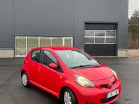 Begagnad Toyota Aygo 68 HK (50 kW) 2009 Röd Halvkombi