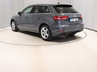 begagnad Audi A3 35 TFSI Parkeringssensorer Adaptiv Farthållare 2019, Halvkombi