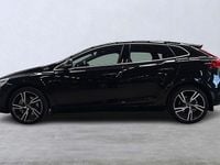 Begagnad Volvo V40 R-Design 151 HK (111 kW) 2019 Svart Halvkombi