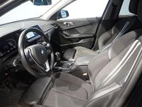 Begagnad BMW 118 Sport Line 136 HK (100 kW) 2021 Svart ii Halvkombi