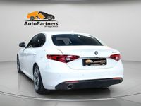 begagnad Alfa Romeo Giulia 2.0TBi 16V RWD Super 200hk NYSKICK 2200mil