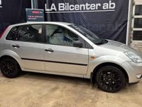 Begagnad Ford Fiesta 80 HK (58 kW) 2002 Ljusgrå Halvkombi