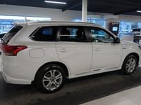 Begagnad Mitsubishi Outlander 224 HK (164 kW) 2020 Vit SUV