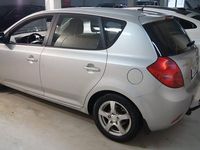 Begagnad Kia Ceed 116 HK (85 kW) 2007 Silver Halvkombi