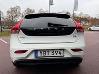 Begagnad Volvo V40 Momentum 120 HK (88 kW) 2016 Vit Halvkombi