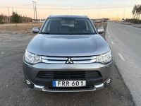 Begagnad Mitsubishi Outlander 150 HK (110 kW) 2015 Grå SUV