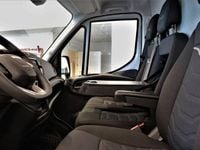 Ny Iveco Daily 137 HK (100 kW) 2025 Vit Van