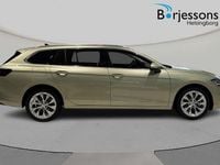 Begagnad Skoda Superb 2024 Gul Kombi
