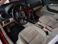 Begagnad Audi A3 Sportback Attraction 105 HK (77 kW) 2011 Röd Halvkombi