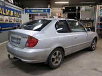 Begagnad Hyundai Accent 105 HK (77 kW) 2003 Silver Halvkombi