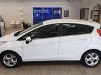 Begagnad Ford Fiesta 90 HK (66 kW) 2009 Frozen white Halvkombi