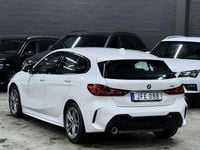 Begagnad BMW 118 M Sport 140 HK (102 kW) 2020 Vit Halvkombi