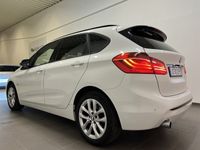 begagnad BMW 218 Active Tourer d 150hk Sport line Navi/Bkamera/Keyless/Nyservad