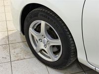 Begagnad Toyota Yaris Hybrid Active 73 HK (53 kW) 2015 Vit Halvkombi