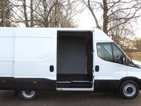 begagnad Iveco Daily 35-140 Högskåp 12 m3 Automat NYTT Drag 3500 kg 2021, Minibuss