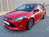 Begagnad Ford Focus Titanium 183 HK (134 kW) 2013 Röd Halvkombi