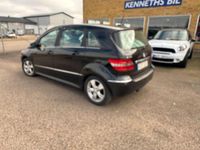 Begagnad Mercedes B180 116 HK (85 kW) 2009 Svart Minibuss