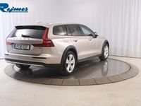 begagnad Volvo V60 CC B4 AWD Diesel Core 2023, Kombi