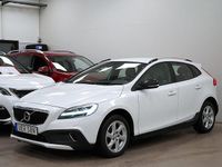 Begagnad Volvo V40 Momentum 150 HK (110 kW) 2019 Vit Halvkombi