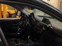 Begagnad BMW 318 150 HK (110 kW) 2013 Sapphire black