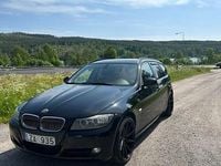 Begagnad BMW 320 184 HK (135 kW) 2012 Svart Kombi