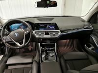 begagnad BMW 330e xDrive Touring Sport Aktiv farth Värmare Carplay