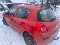 Begagnad Renault Clio R.S. 75 HK (55 kW) 2006 Halvkombi