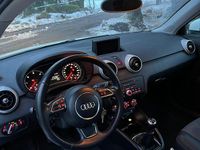 Begagnad Audi A1 105 HK (77 kW) 2011 Krämvit Halvkombi