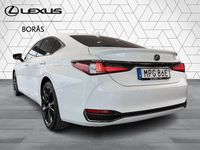 Begagnad Lexus ES300H Sport Line 220 HK (161 kW) 2023 Vit Sedan