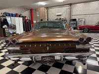 Begagnad Pontiac Bonneville 303 HK (222 kW) 1960 Mörk kopparmetallic Sedan