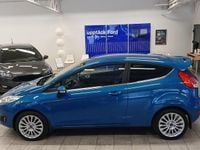 Begagnad Ford Fiesta Titanium 101 HK (74 kW) 2014 Blue candy met Halvkombi