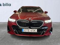 Begagnad BMW 530 Shadowline 303 HK (222 kW) 2025 Röd Kombi