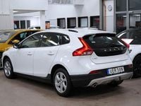 Begagnad Volvo V40 Momentum 150 HK (110 kW) 2019 Vit Halvkombi