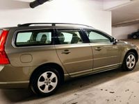 begagnad Volvo V70 2.0 Automat 145Hk Momentum Lågamil