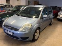 Begagnad Ford Fiesta 69 HK (50 kW) 2005 Ljusblå Halvkombi