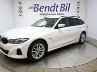Begagnad BMW 330e Shadowline 292 HK (214 kW) 2022 Mineralvit metallic Kombi