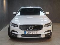 Begagnad Volvo V90 CC Momentum 190 HK (139 kW) 2018 Vit Kombi