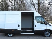 begagnad Iveco Daily 35-140 Högskåp 12 m3 Automat NYTT Drag 3500 kg 2020, Minibuss