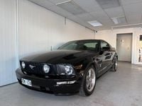 Begagnad Ford Mustang GT 305 HK (224 kW) 2006 Svart Sportkupé